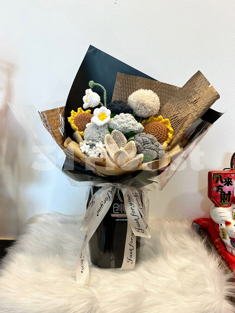 [Pre-Order] Dark Color Knitted Flower Bouquet 预定：暗色系针织花花束